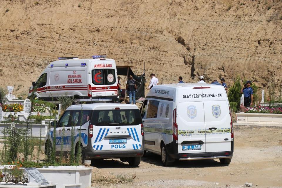 Mezarlıkta yaşayan adam, mezarcılar tarafından ölü bulundu