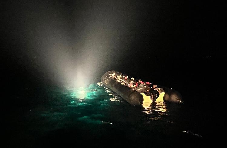 Aydın açıklarında hareketli bot takibe alındı