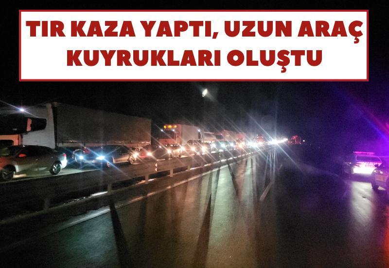 Tır kaza yaptı, uzun araç kuyrukları oluştu