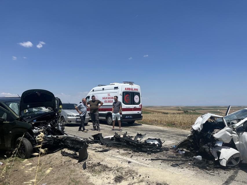 Feci kazada 1'i ağır 2 kişi yaralandı