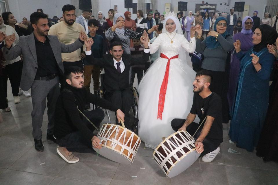 SOSYAL MEDYADA BAŞLAYAN 13 BİN KİLOMETRELİK AŞK ENGEL TANIMADI