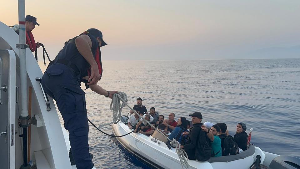 Bodrum'da 20 düzensiz göçmen kurtarıldı