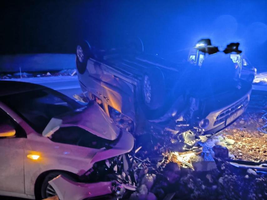 Otomobil ile hafif ticari araç çarpıştı: 5 kişi yaralandı