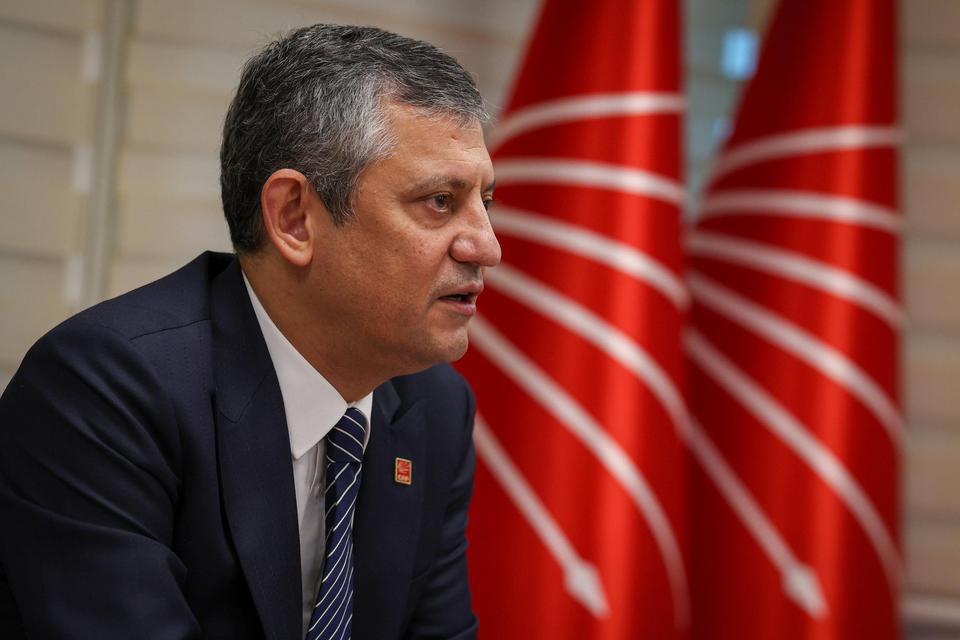 Çerçioğlu’nun suç duyurusuna Özel’den yanıt: “İnsan içine çıkamayacak halde”