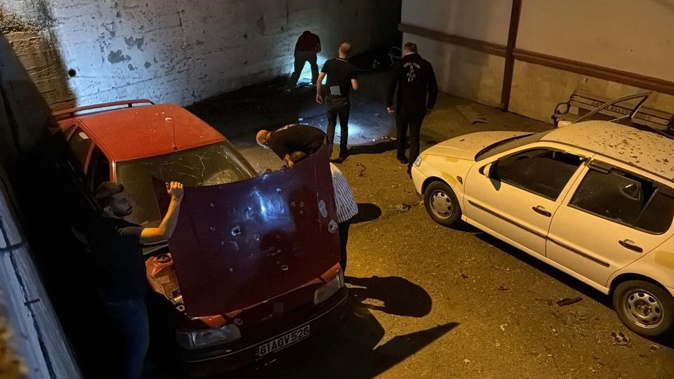 Otoparktaki araçların üzerine insansız hava aracı düştü