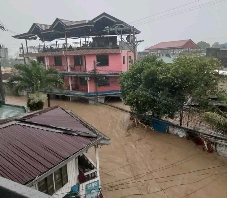 Şiddetli yağışlar yıktı geçti! 12 ölü