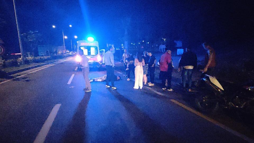 DOMUZ SÜRÜSÜNE ÇARPAN MOTOSİKLET SÜRÜCÜSÜ AĞIR YARALANDI