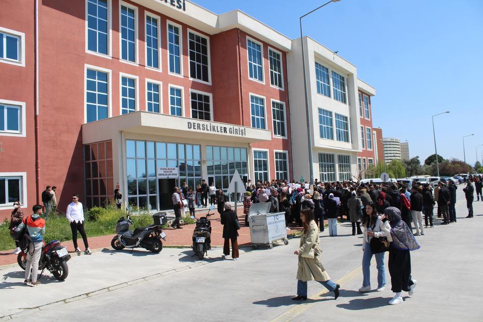 "BAŞÖRTÜSÜ ALLAH'IN EMRİDİR" DİYEN POFESÖR MİLYONLARIN SESİ OLDU