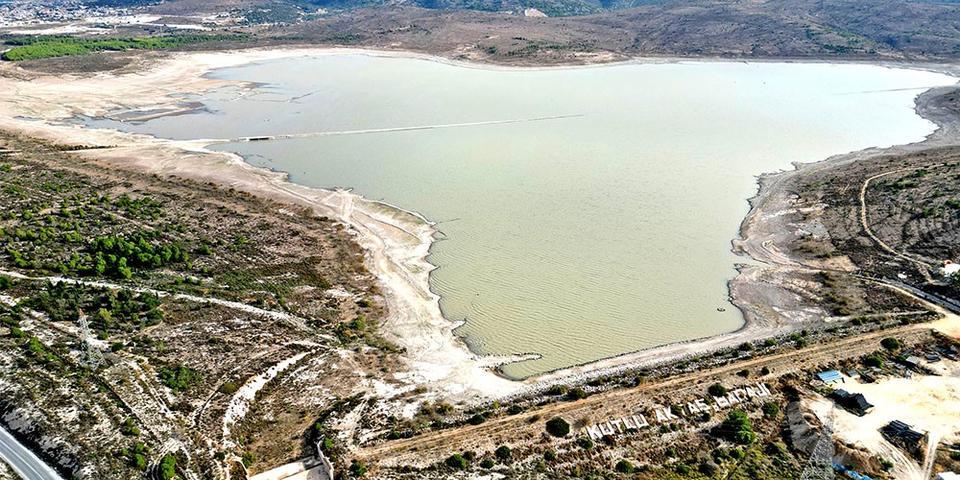 BARAJDA SU SEVİYESİ YÜZDE 13'E DÜŞTÜ: ÇEŞME BELEDİYESİ'NDEN SERT TEDBİRLER