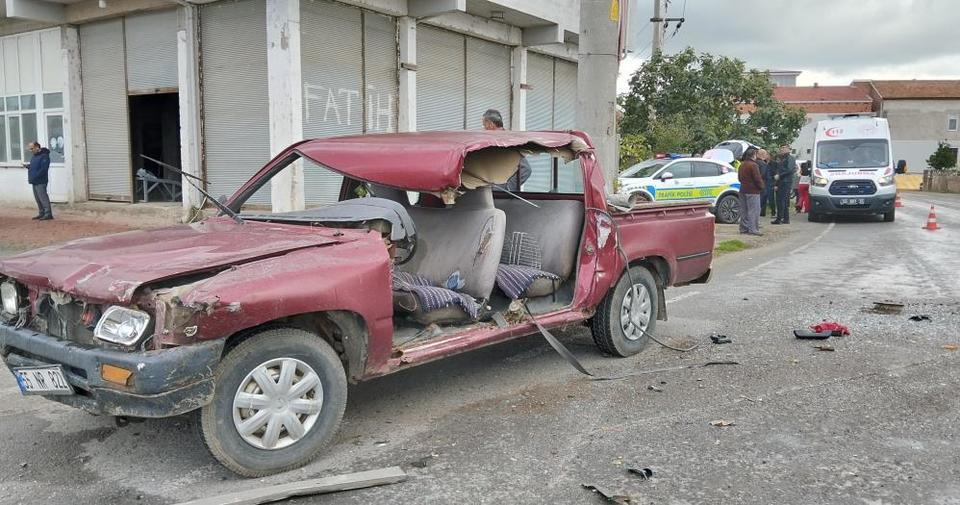 Kamyon ile pikap çarpıştı: 1 yaralı