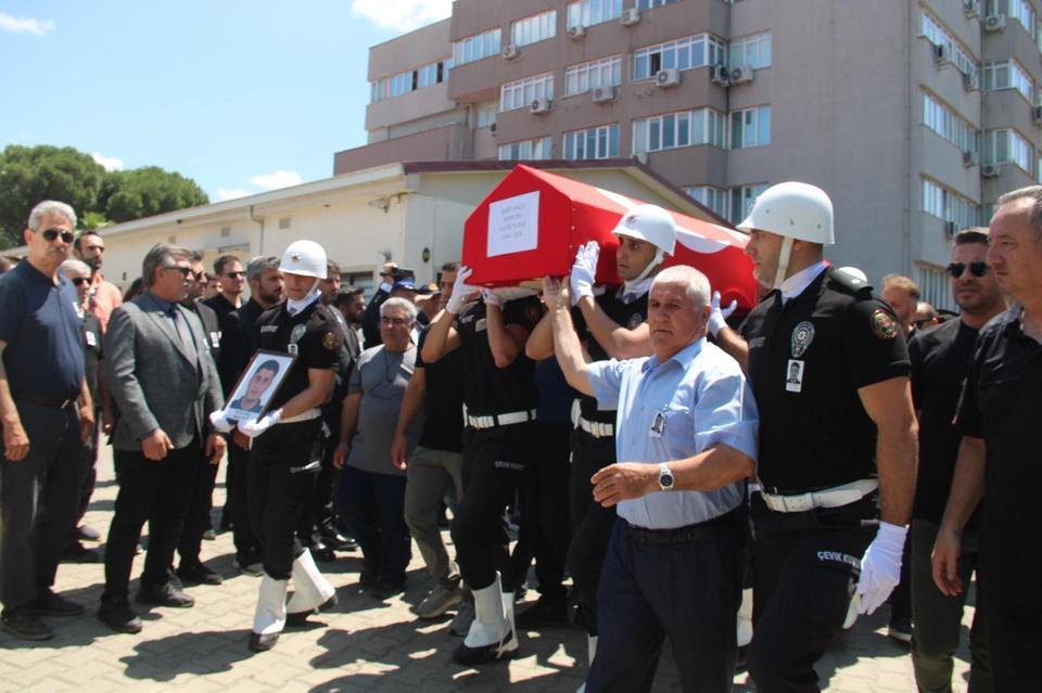 ŞEHİT POLİSE EŞİNDEN YÜREKLERİ DAĞLAYAN VEDA