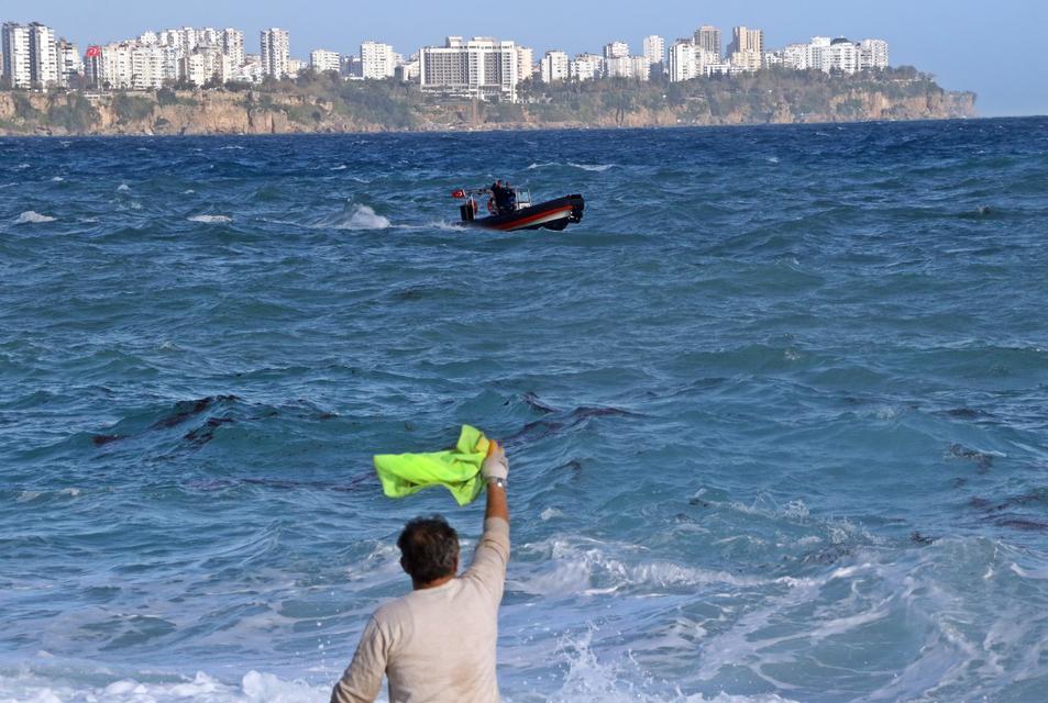 Sahilde can pazarı: 2 kardeş kurtuldu, kuzen öldü
