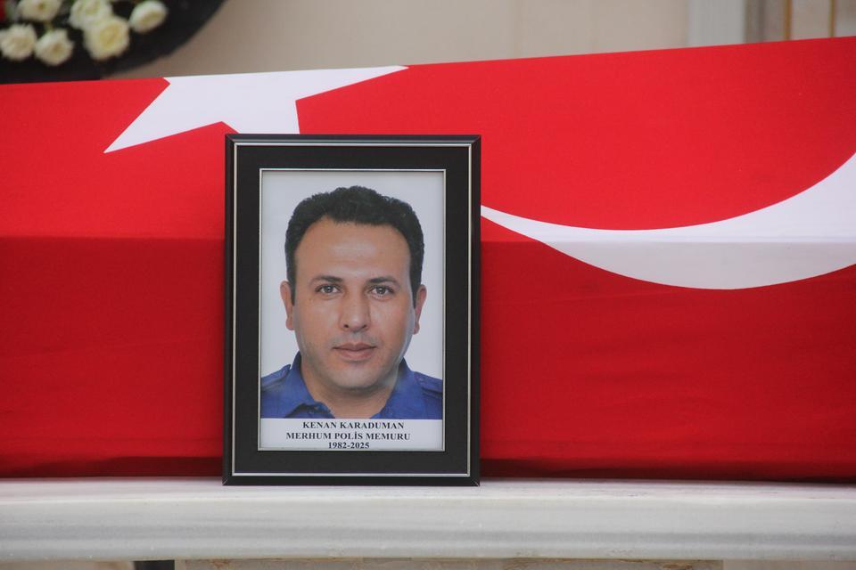 Kansere yenik düşen polis memuru toprağa verildi