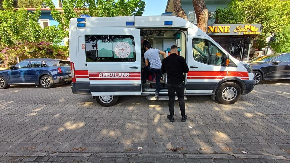Aydın'da kendisine zarar vermek isteyen genç kadın polisin hızlı müdahalesiyle kurtarıldı