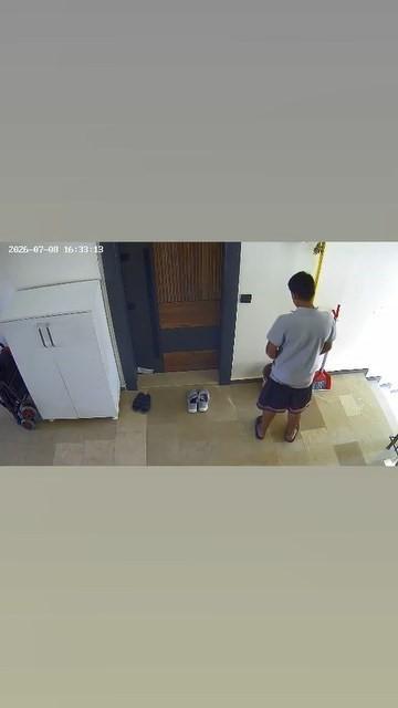 Apartmanda pes dedirten görüntü! Çöp kovasına yaptığı şey kamerada