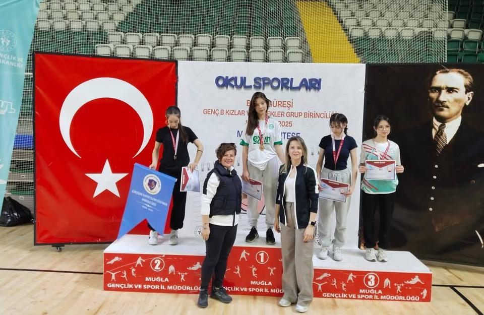 Aydın'ın güçlü bilekleri şampiyonadan madalyalarla döndü