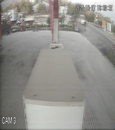 Eniştesine araçla çarpıp kaçtı