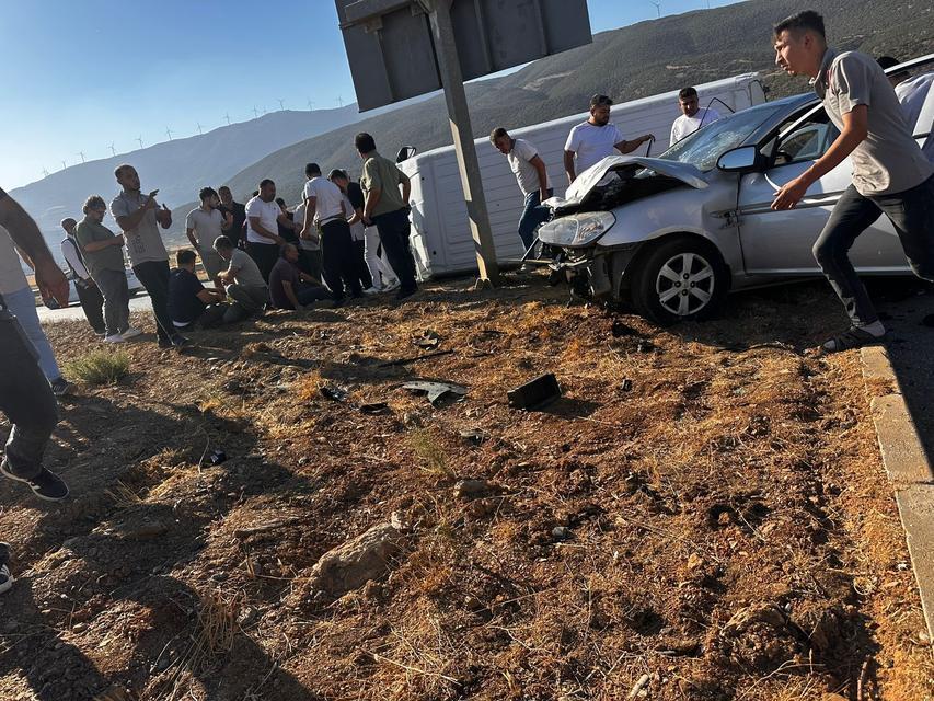 Otomobil ile minibüs çarpıştı: 5 yaralı