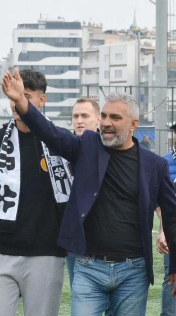 AYDINSPOR BAŞKANINDAN ŞAMPİYONLUK MESAJI BAŞKAN ÖZLÜER: "AYDIN'I SİYAH BEYAZ BAYRAKLARLA DONATALIM"