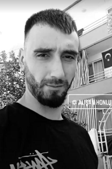 BAYRAMDA BIÇAKLI KAVGADA KAN AKTI: 1 ÖLÜ