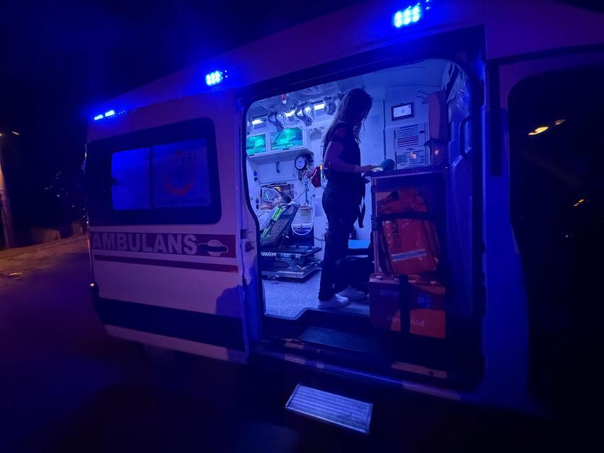 Asansör bir kat aşağıya kaydı, içindeki erkek şahıs korkudan bayıldı
