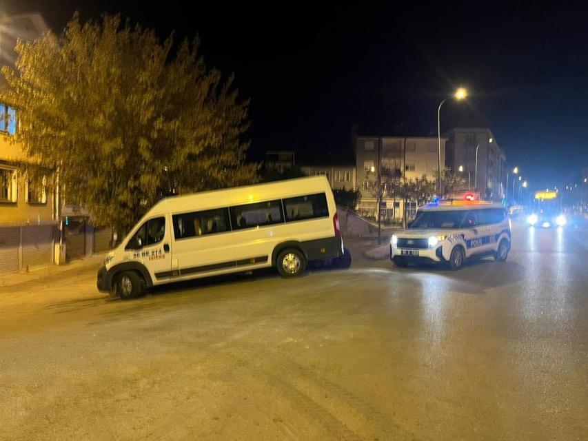 Yeğeninin kafasına taşla vurdu: olay yerinden kaçtı