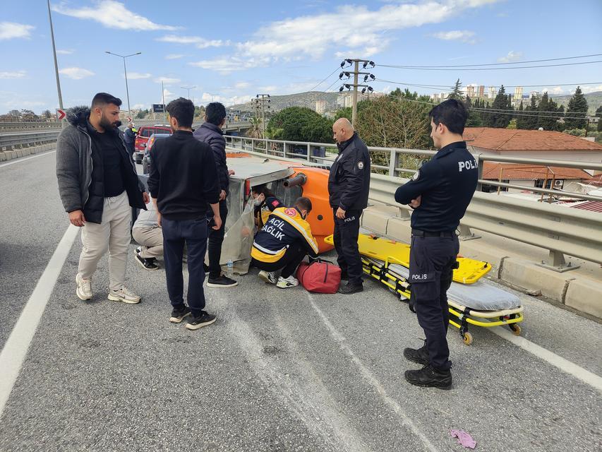 DEVRİLEN FORKLİFTİN ALTINDA KALAN İŞÇİ YARALANDI