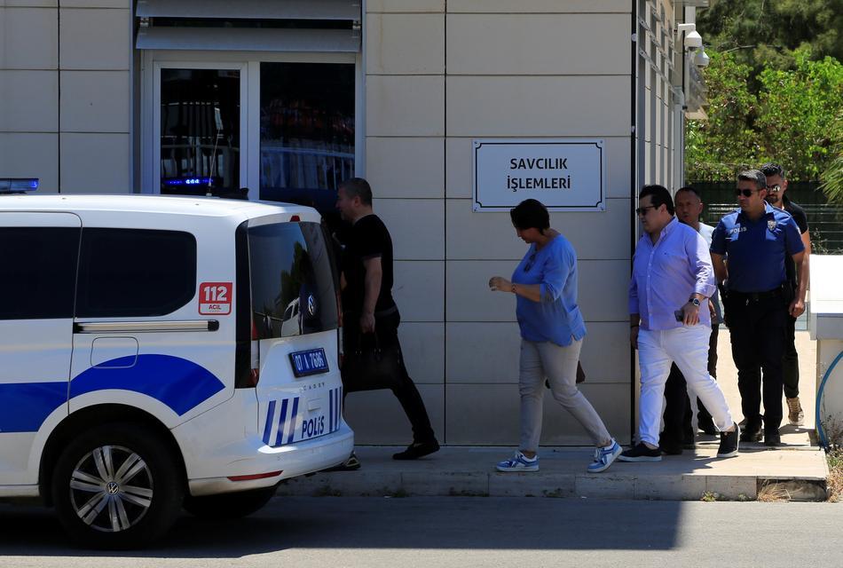 GAZETECİ İSMAİL KÜÇÜKKAYA'NIN ANNESİ TATİL İÇİN GELDİĞİ ANTALYA'DA HAYATINI KAYBETTİ CENAZEYİ ALAN İSMAİL KÜÇÜKKAYA'YI AĞABEYİ TESELLİ ETTİ