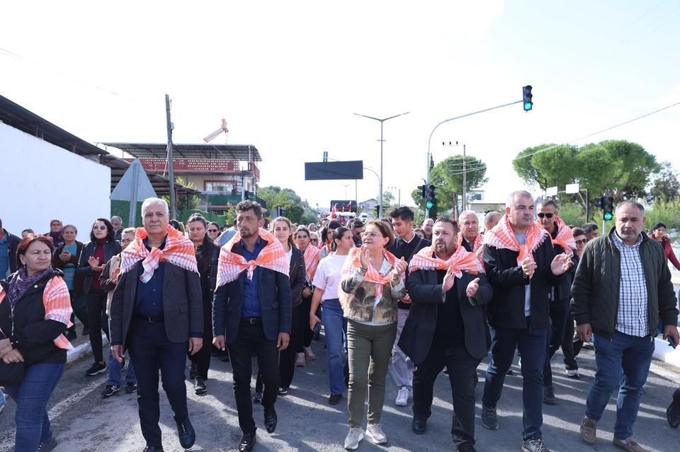 DİDİM TARIM ŞENLİĞİ'NDE 3'ÜNCÜ GÜN GERİDE KALDI TARIMIN EMEKÇİ KADINLARI TRAKTÖRLERİYLE DİDİM'DE BULUŞTU