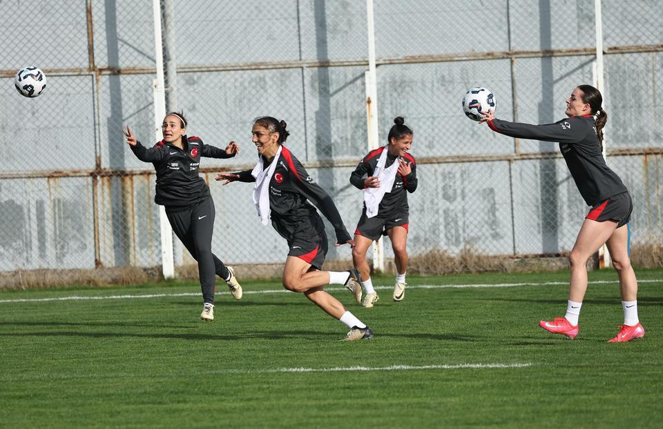 KADIN A MİLLİ TAKIM, SİVAS'TA HAZIRLIKLARA BAŞLADI