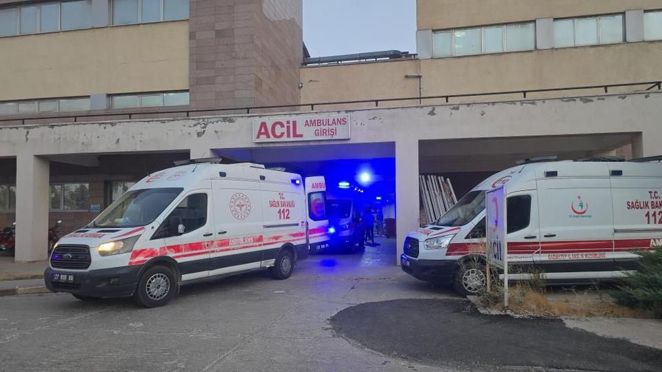 Motosiklet ile araç çarpıştı: 1 ölü, 3 yaralı