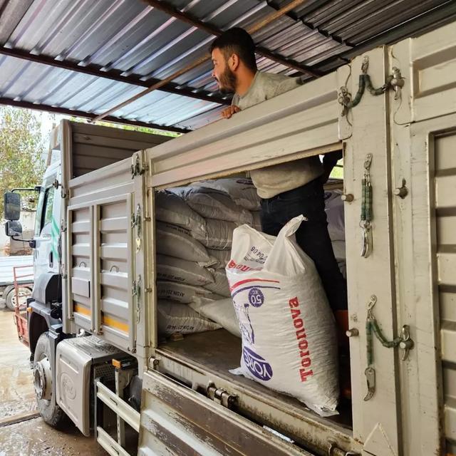 SÖKE'DE SEL MAĞDURLARINA YEM DESTEĞİ