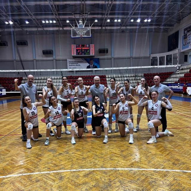 Söke'nin kızlarından İzmir'de net galibiyet