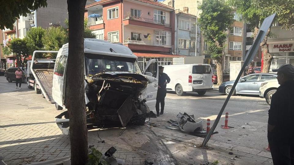 İşçi servisi dehşet saçtı! 4 araç birbirine girdi, 9 yaralı