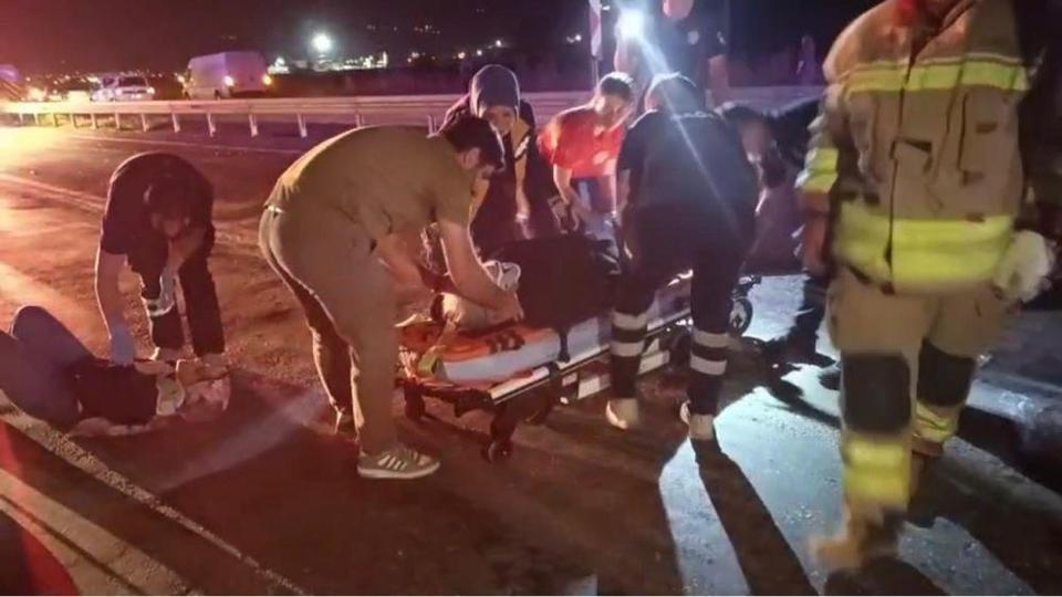 Traktöre arkadan çarptı: 4 kişi yaralandı