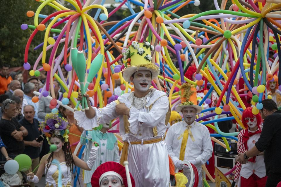 Festival renkli görüntülerle başladı