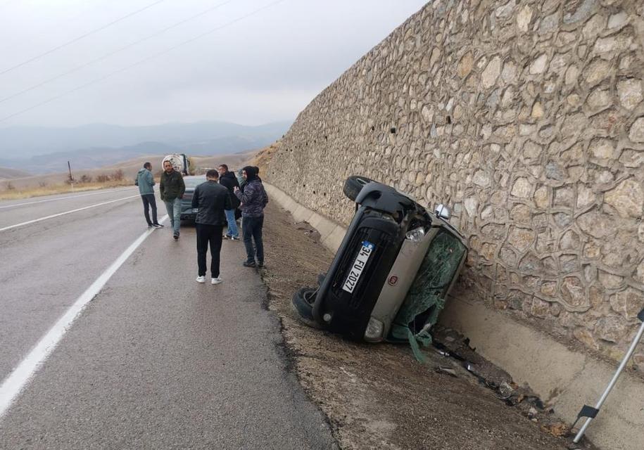 Kara yolunda trafik kazası: 3 yaralı