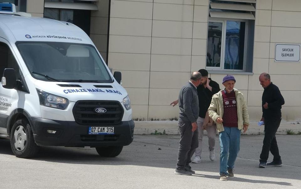 Kontrolden çıkan otomobil ağaca çarptı: 2 ölü