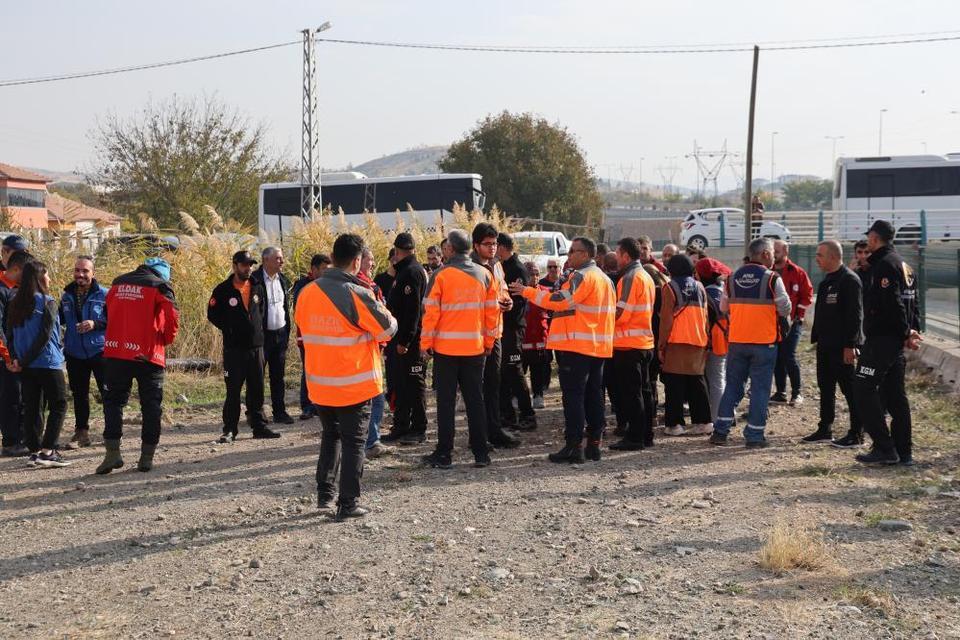 250 kişilik ekip kayıp çocuğu arıyor
