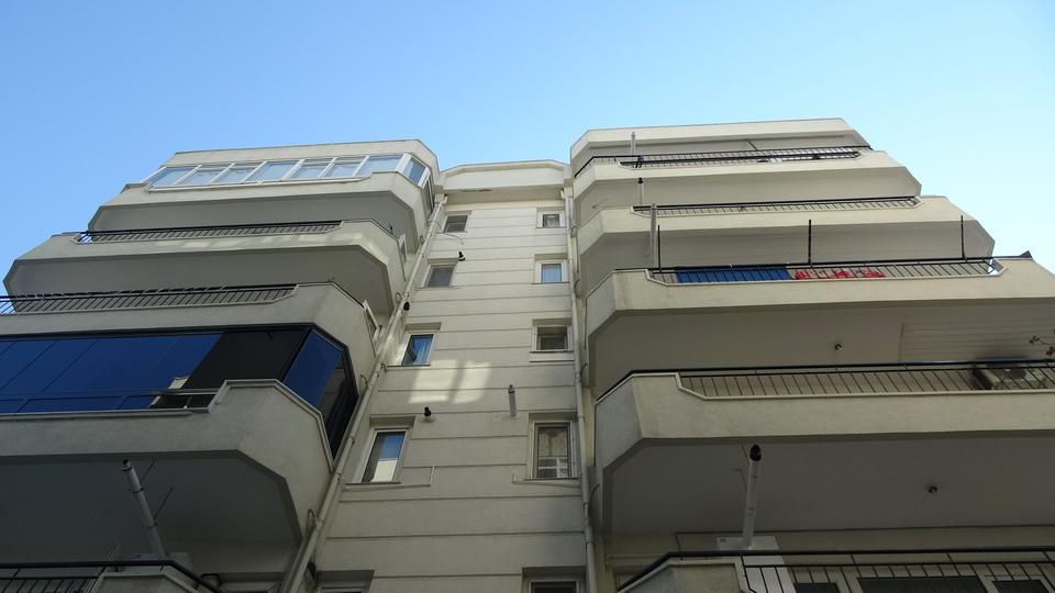 ÇANAKKALE'DE 2 GÜN SEVGİLİSİNİN STREÇ FİLME SARILI CESEDİYLE AYNI EVDE YAŞADI CİNAYET ŞÜPHELİSİ SEVGİLİ: "MASAJ YAPTIĞI SIRADA FENALAŞTI. BİR ANDA NEFESSİZ KALDI, ÖLDÜĞÜ İÇİN KORKTUM. KİMSEYE HABER VEREMEDİM"