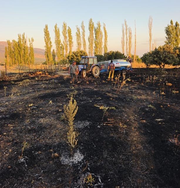 Vatandaş seferber oldu, alevler evlere ulaşmadan durduruldu