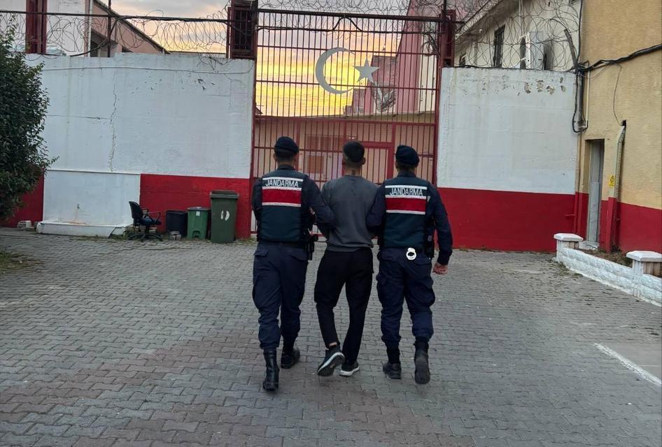 Aydın’da 10 yıl hapis cezasıyla aranıyordu; Jandarmadan kaçamadı