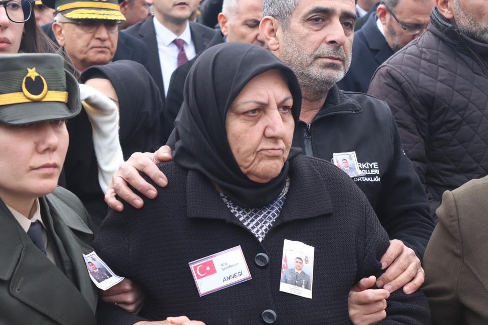 ŞEHİT UZMAN ÇAVUŞ İZMİR'DE SON YOLCULUĞUNA UĞURLANDI