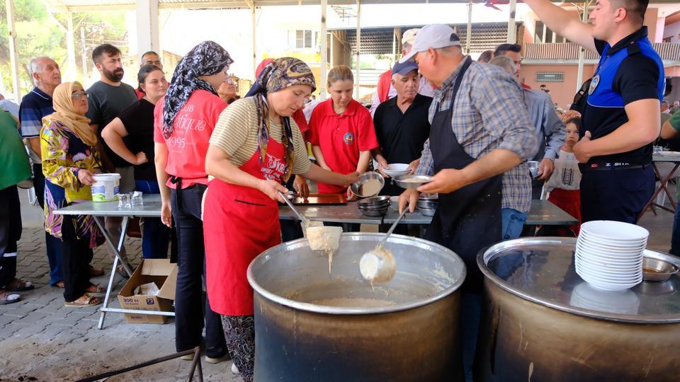Kuyucak’ta 15 kazan keşkek dağıtıldı