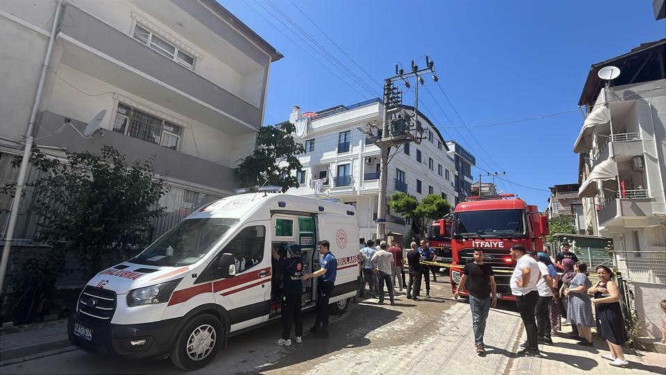 Yangında mahsur kalan hamile anne ve 2 çocuğu kurtarıldı