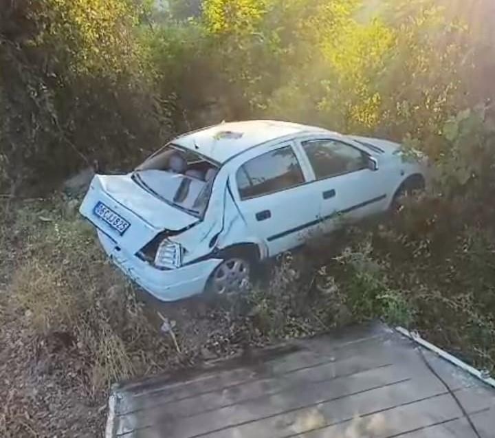 Direksiyon hakimiyetini kaybetti, şarampole uçtu