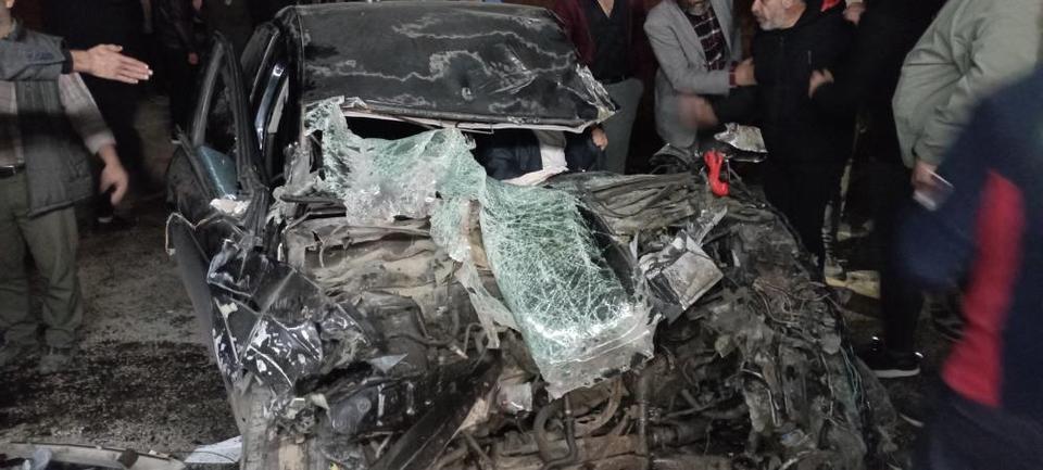 Otomobil hurda yığınına döndü