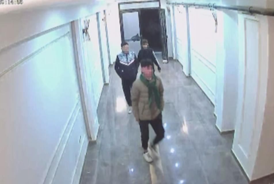 Daire önündeki ayakkabıları çaldılar