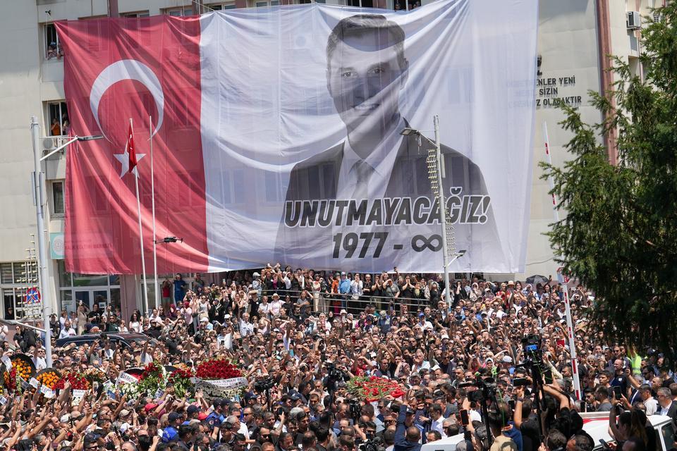 Ferdi Başkan gözyaşlarıyla uğurlandı