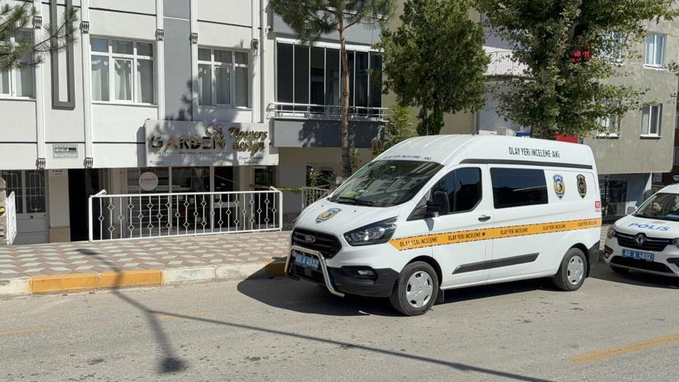 İkinci kattan düşen yaşlı adam hayatını kaybetti